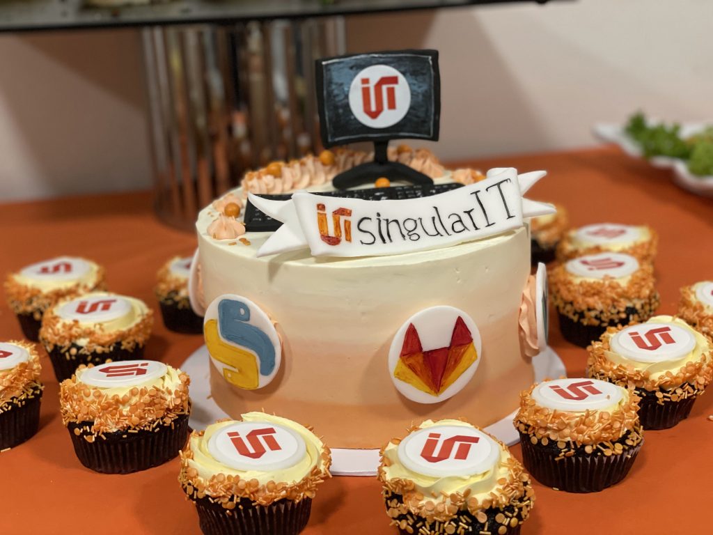 Torte mit singularIT Logo