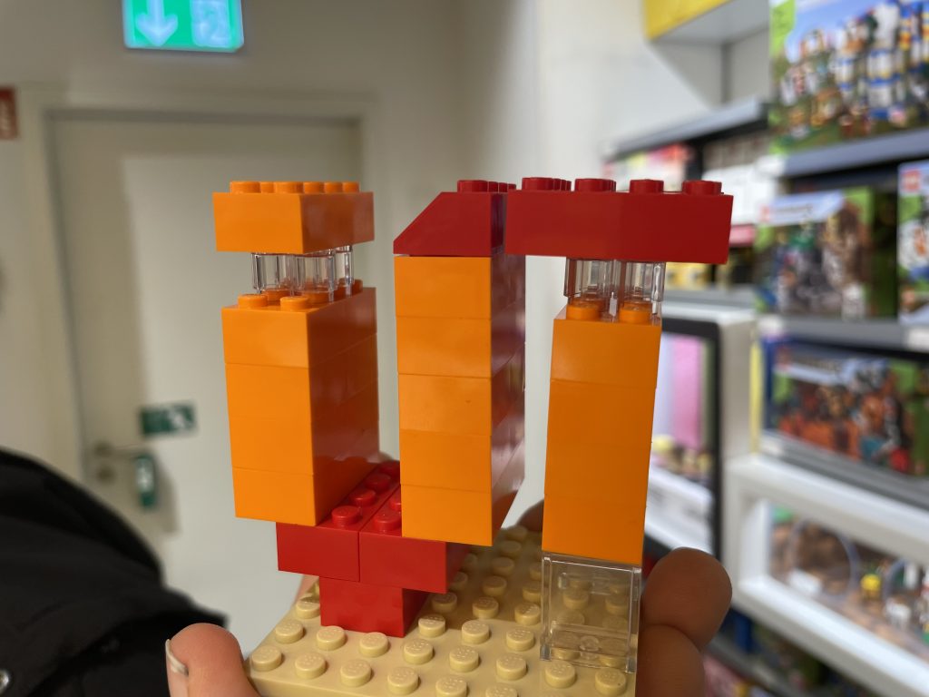 Das singularIT-Logo aus LEGO-Bausteinen.